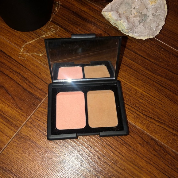 ✨ FREE ✨ ELF CONTOUR AND BLUSH DUO ✨ - Picture 2 of 3